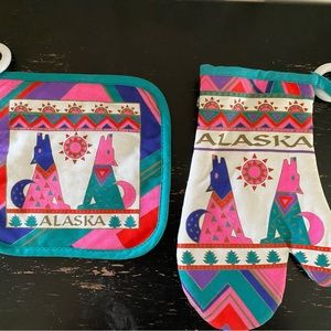 Vintage 1980’s Alaska Souvenir Hot-pads Potholder Oven Mitt